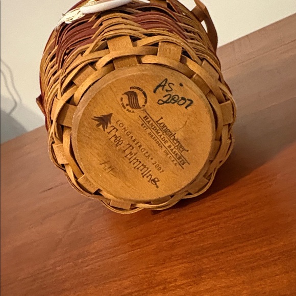 2007 Longaberger Tree Trimming Collection Peppermint Stripe basket - Picture 7 of 7